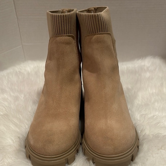 Steve Madden Suede Leather Combat Style Ankle Boots/NWT - Picture 2 of 5